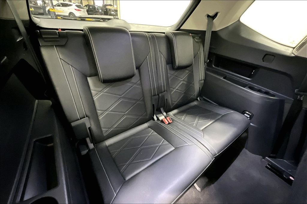 Used 2025 Volkswagen Atlas SE AWD/4WD image 36