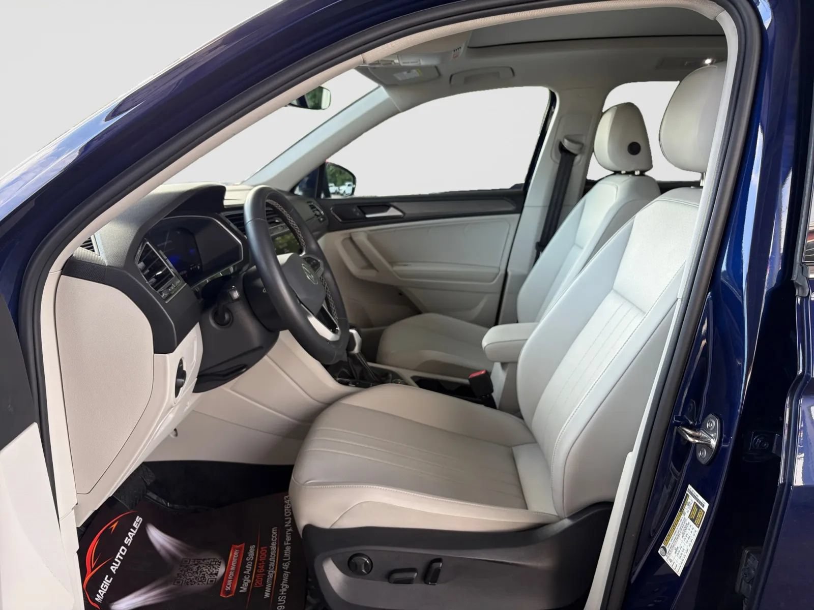 Used 2023 Volkswagen Tiguan SE w/ Panoramic Sunroof Package AWD/4WD image 12