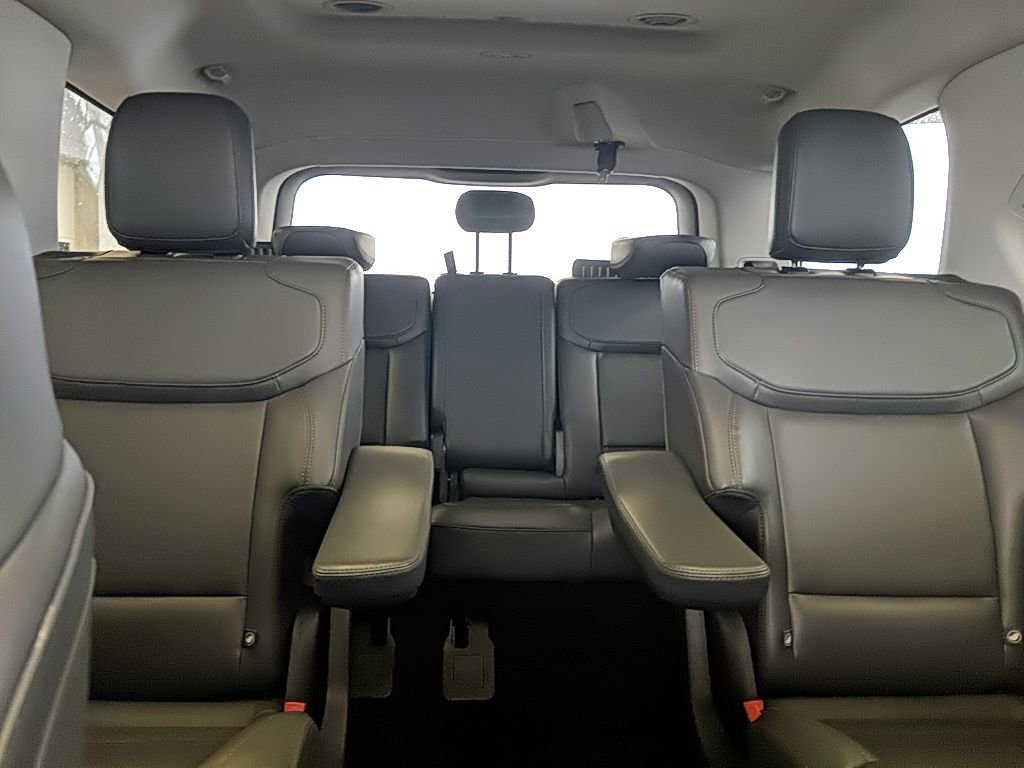 Certified 2025 Ford Expedition Active image 33