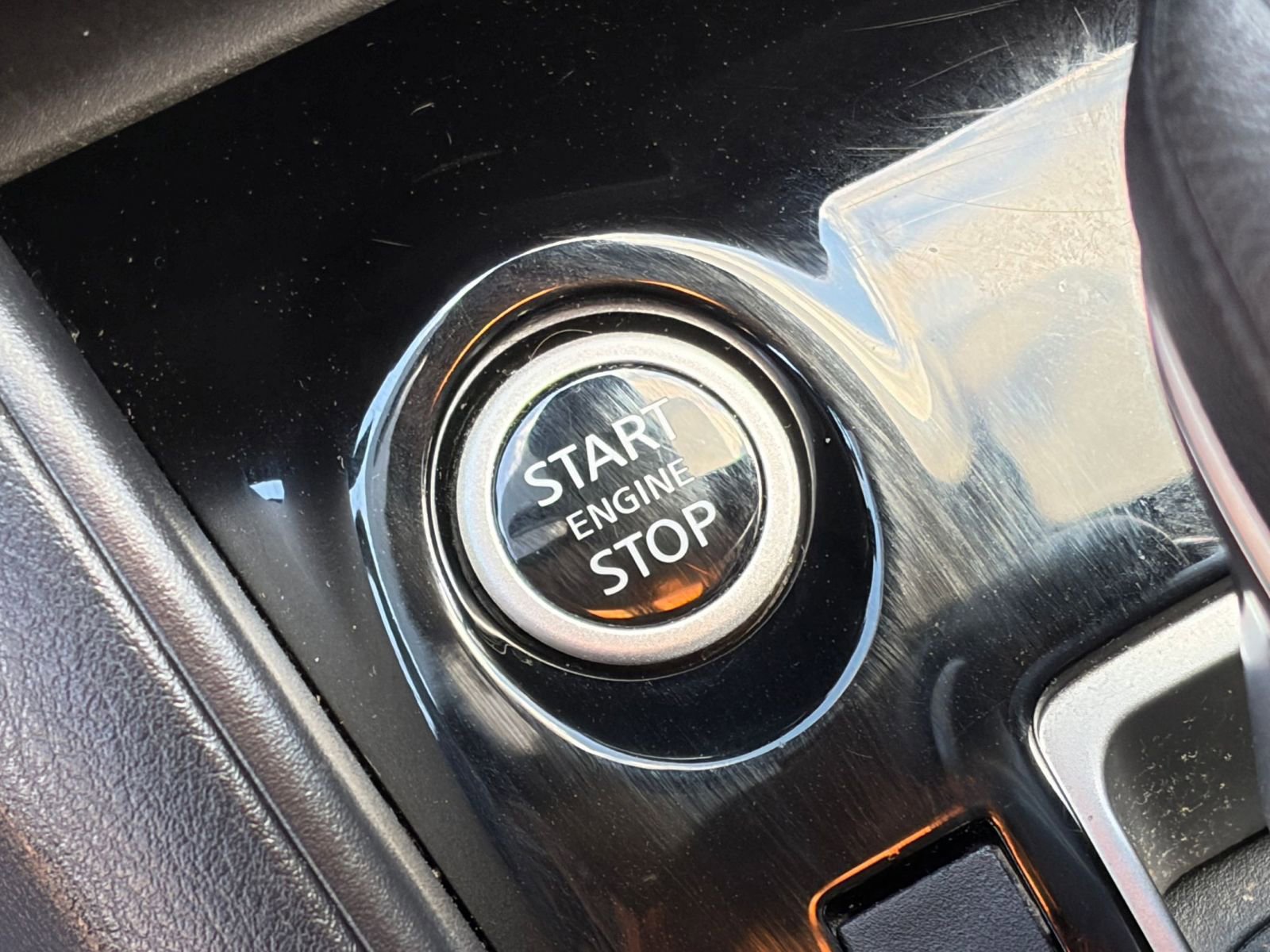 Used 2024 Nissan Versa SR image 18