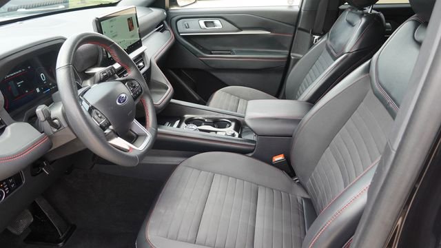 Used 2025 Ford Explorer ST-Line w/ ST-Line Street Pack AWD/4WD image 19