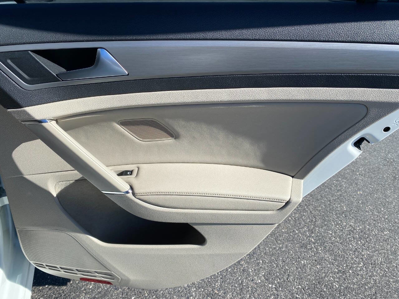 Used 2015 Volkswagen Golf TDI S image 26