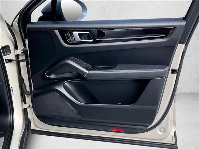 Used 2021 Porsche Cayenne Coupe image 19