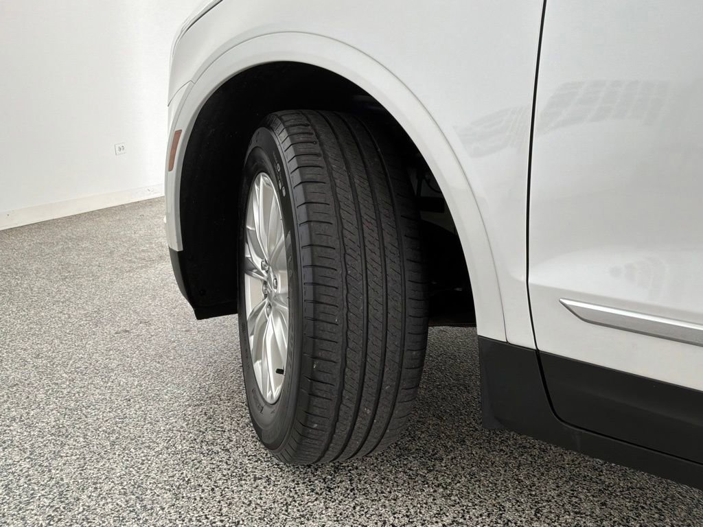 Used 2022 Cadillac XT5 Luxury w/ LPO, Floor Liner Package AWD/4WD image 3