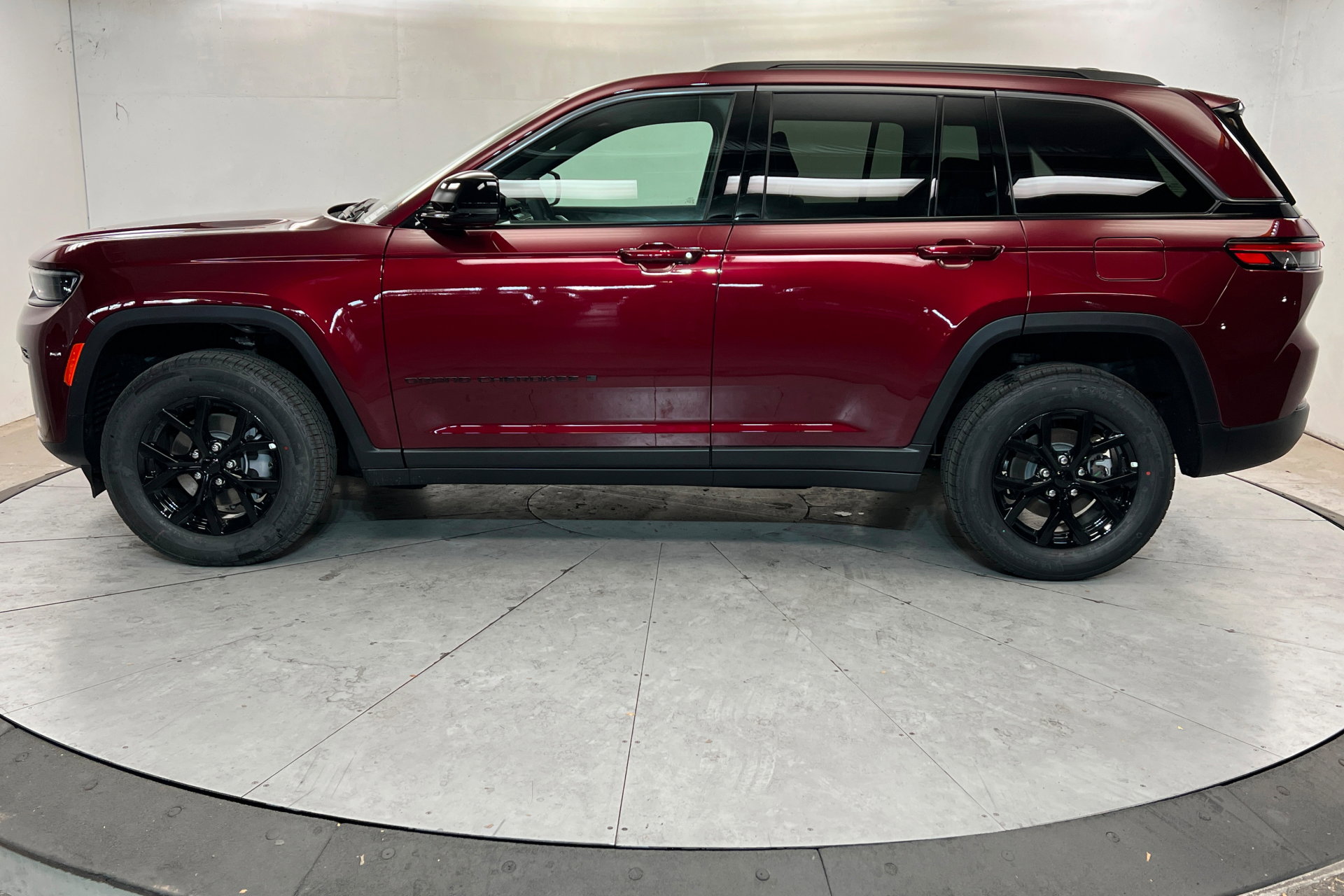 New 2026 Jeep Grand Cherokee Altitude AWD/4WD image 2