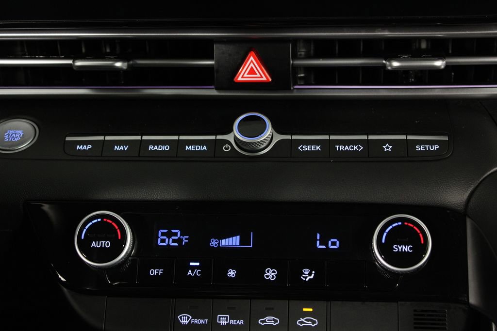 Certified 2024 Hyundai Elantra SEL FWD image 22