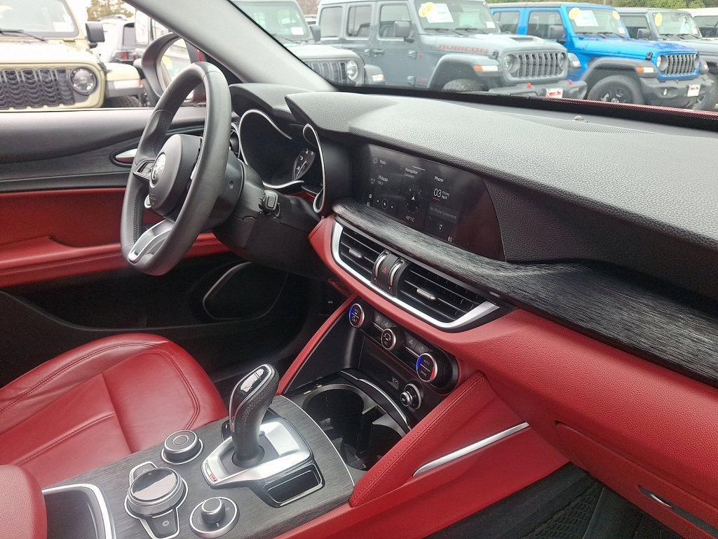 Used 2020 Alfa Romeo Stelvio RWD image 12