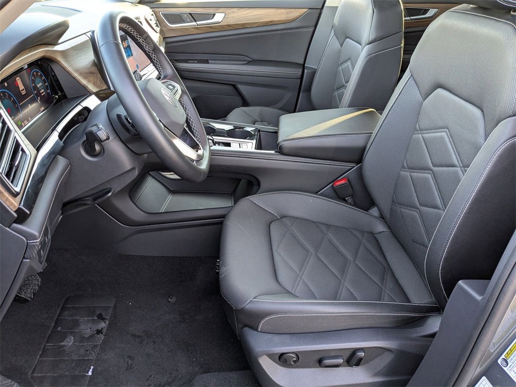 Used 2025 Volkswagen Atlas SE image 18