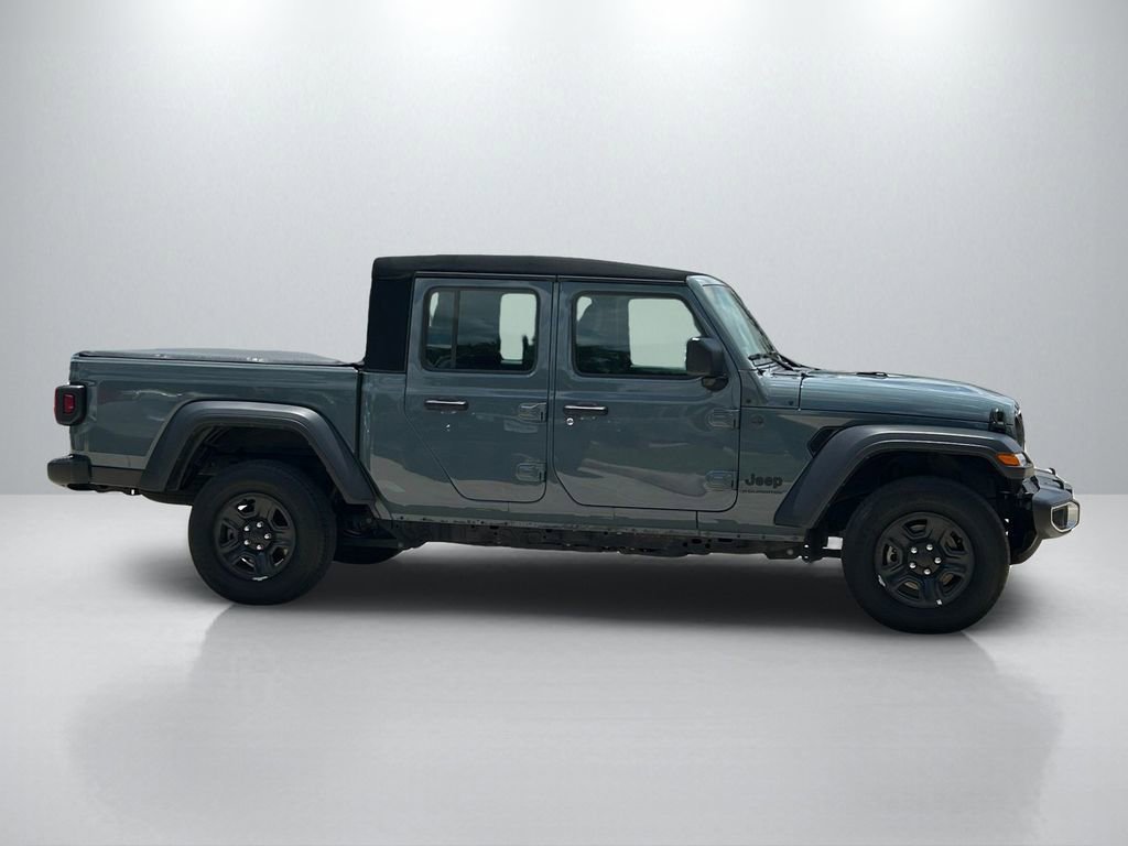 Used 2024 Jeep Gladiator Sport AWD/4WD image 4