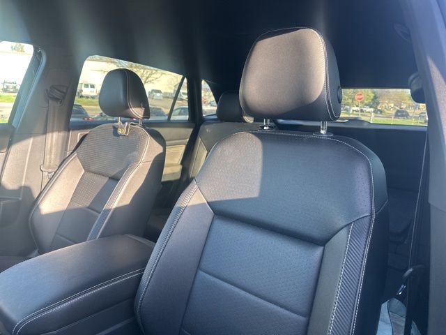 Used 2023 Volkswagen Atlas Cross Sport SE image 3