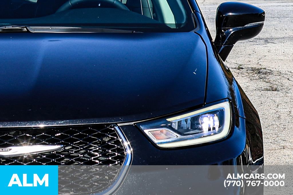 Used 2024 Chrysler Pacifica Touring-L image 16