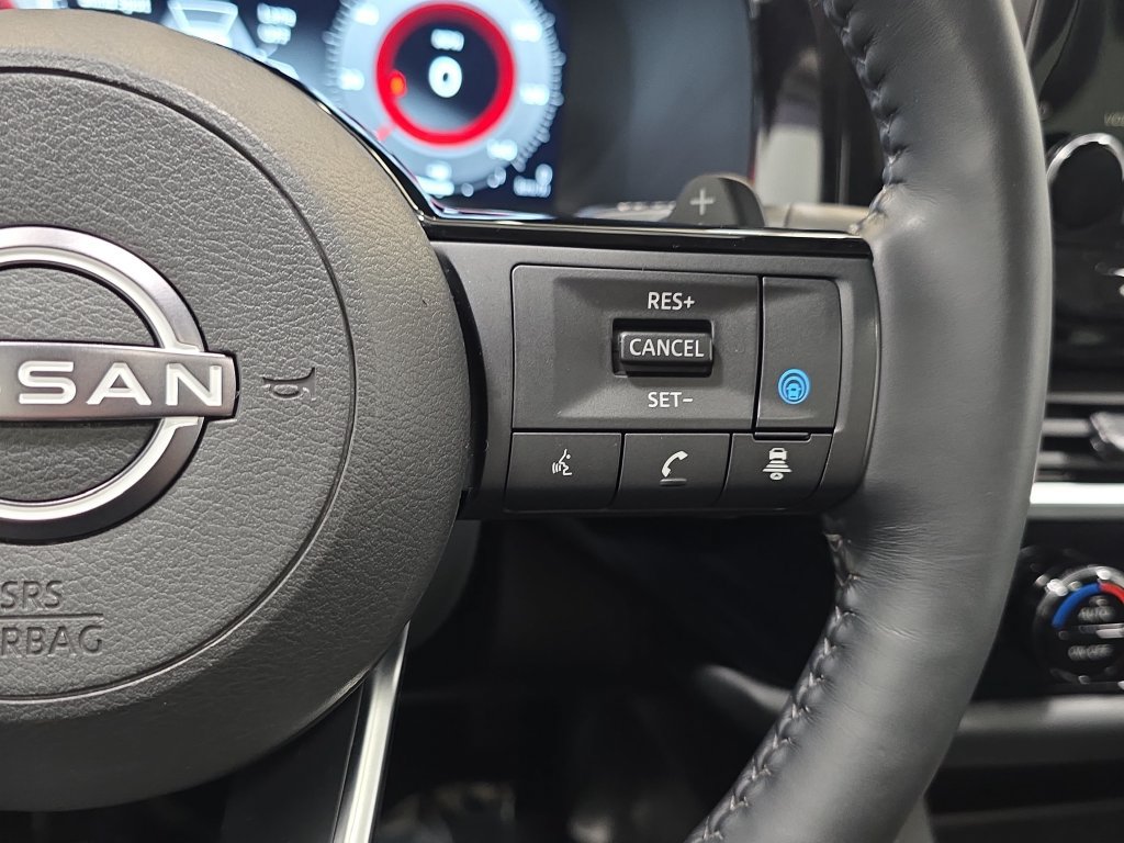 Used 2024 Nissan Pathfinder Platinum w/ Cargo Package AWD/4WD image 17