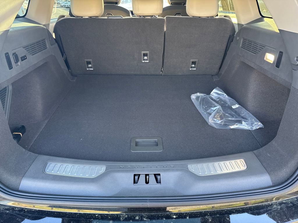 Used 2025 Lincoln Nautilus Reserve image 28