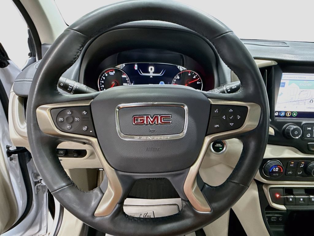 Used 2024 GMC Terrain Denali w/ Denali Premium Package AWD/4WD image 11