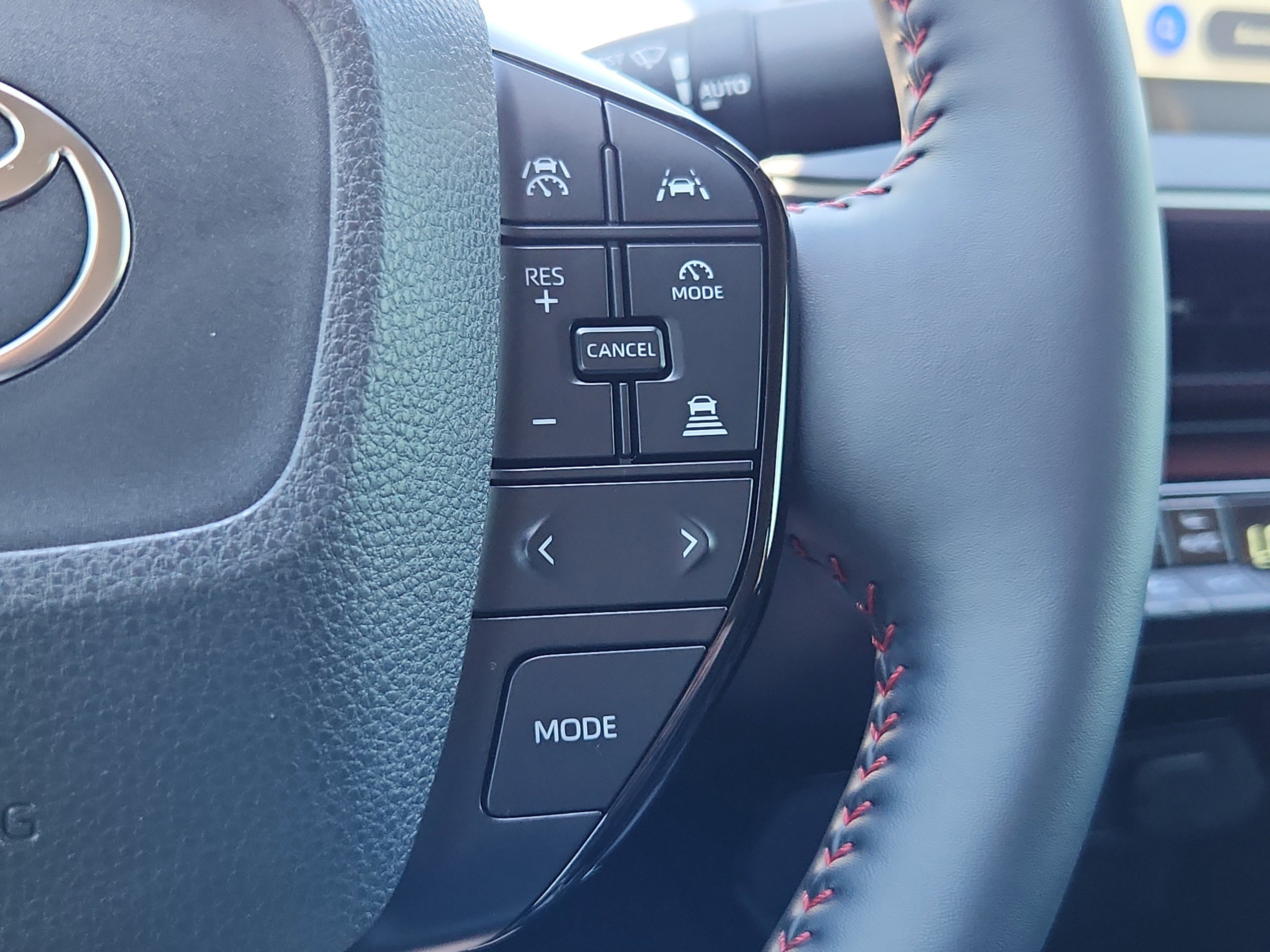 Used 2025 Toyota Prius Plug-In Hybrid FWD image 18