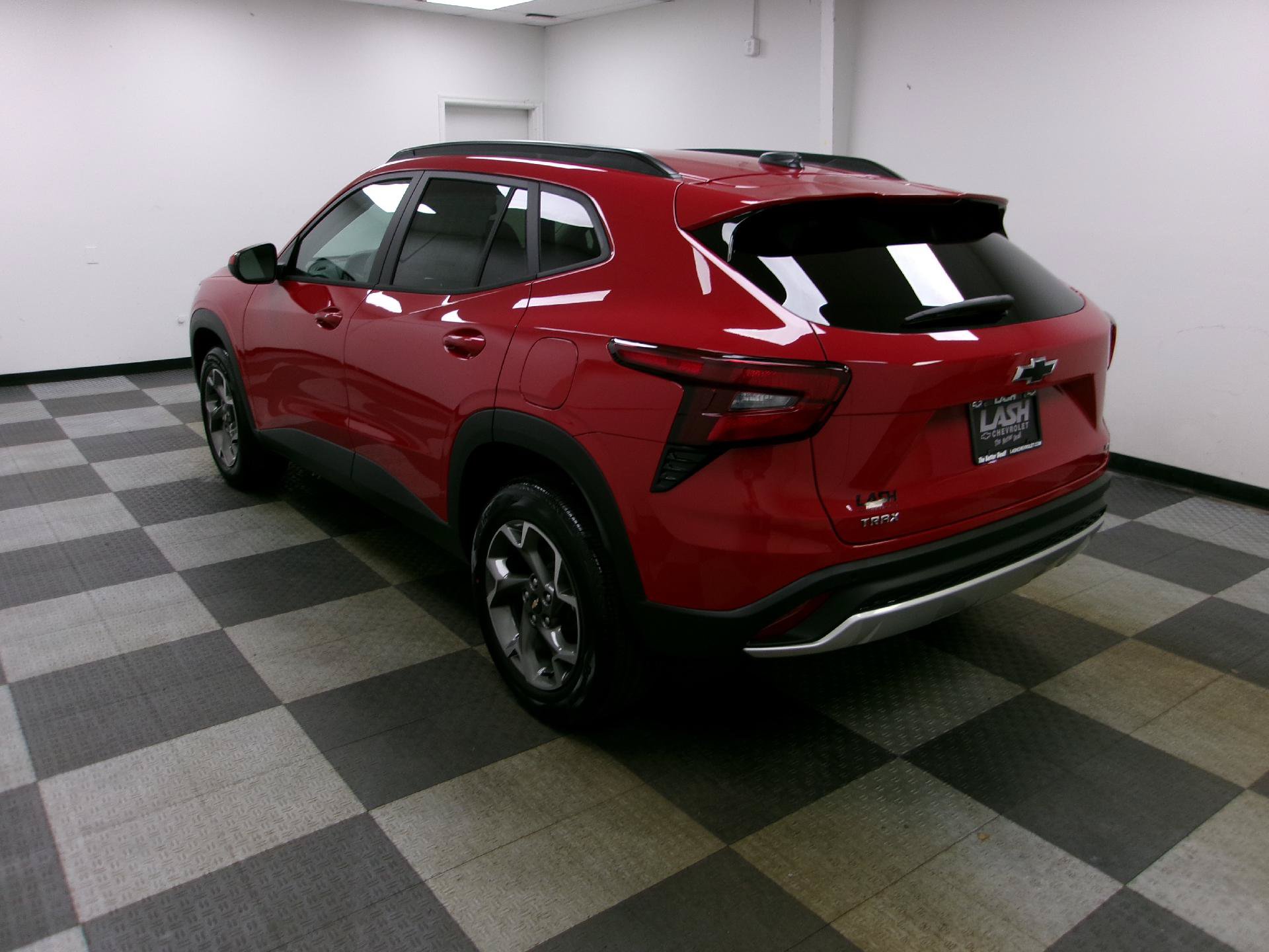 New 2026 Chevrolet Trax LT w/ Driver Confidence Package FWD image 2
