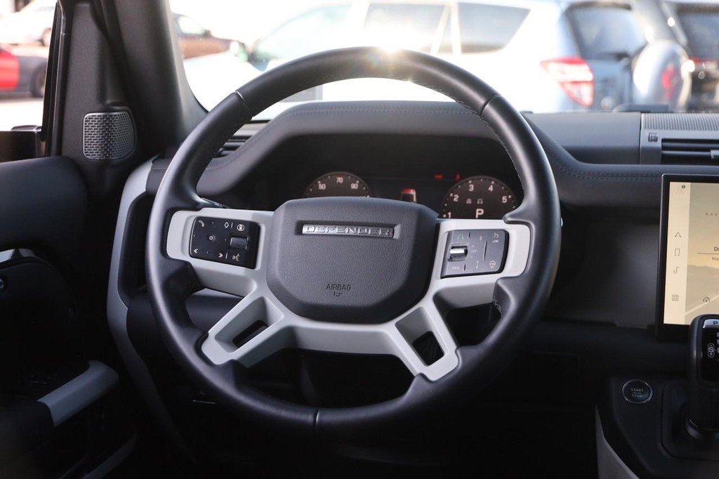 Used 2024 Land Rover Defender 110 SE image 26