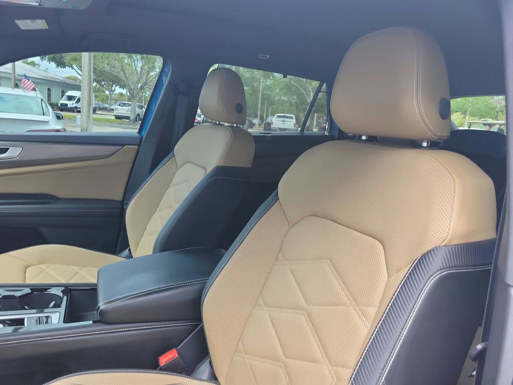 Used 2024 Volkswagen Atlas Cross Sport SE w/ Panoramic Sunroof Package FWD image 21