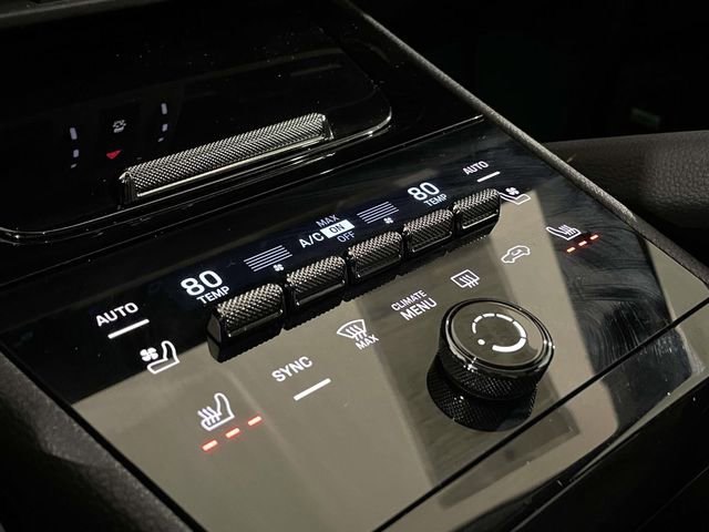 Certified 2025 Porsche Cayenne w/ Premium Package Plus image 32