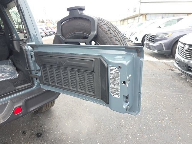 Used 2025 Jeep Wrangler Unlimited Sahara w/ Safety Group AWD/4WD image 46