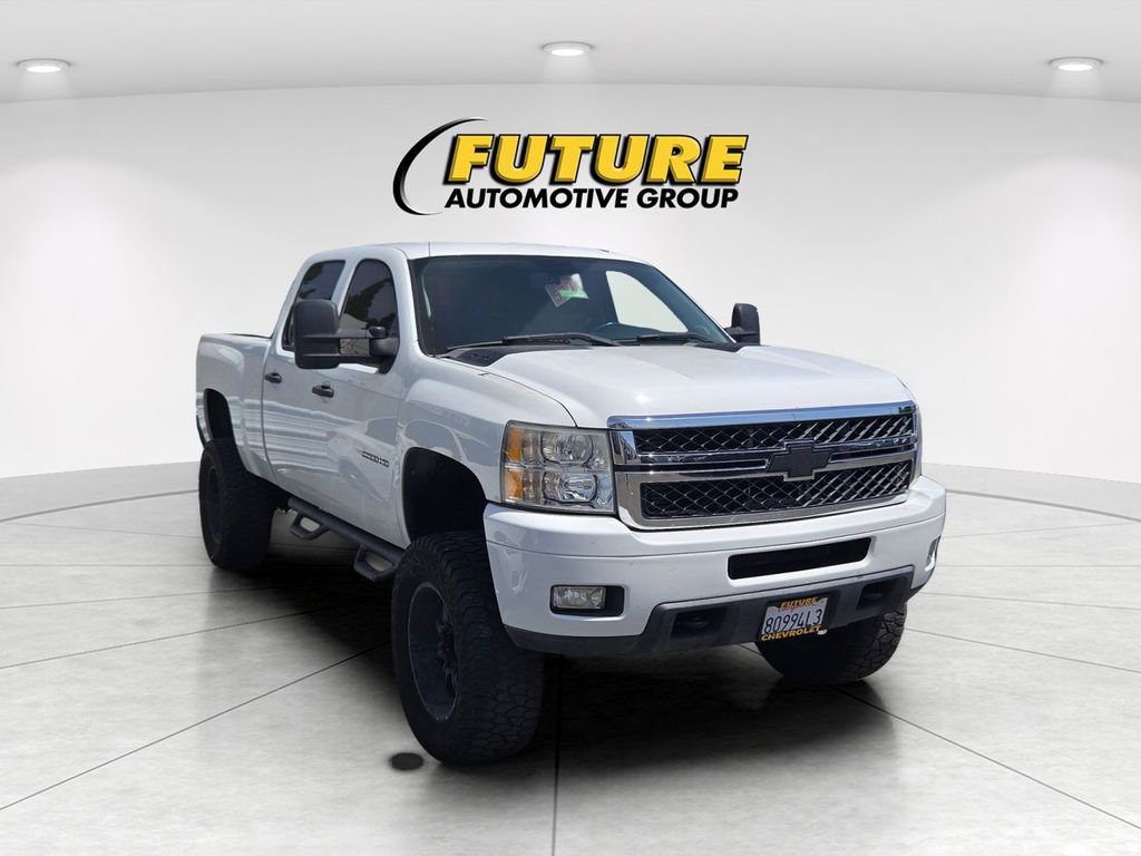 Used 2014 Chevrolet Silverado 2500 LT w/ Interior Plus Package AWD/4WD image 3