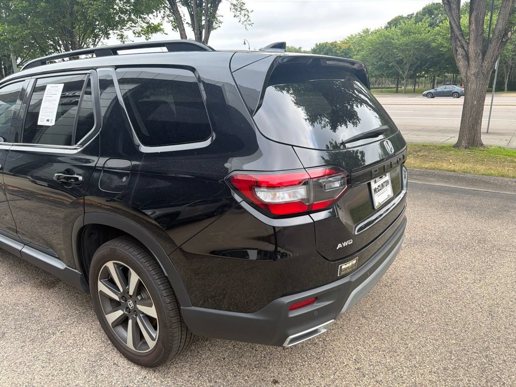 Used 2025 Honda Pilot Touring image 4