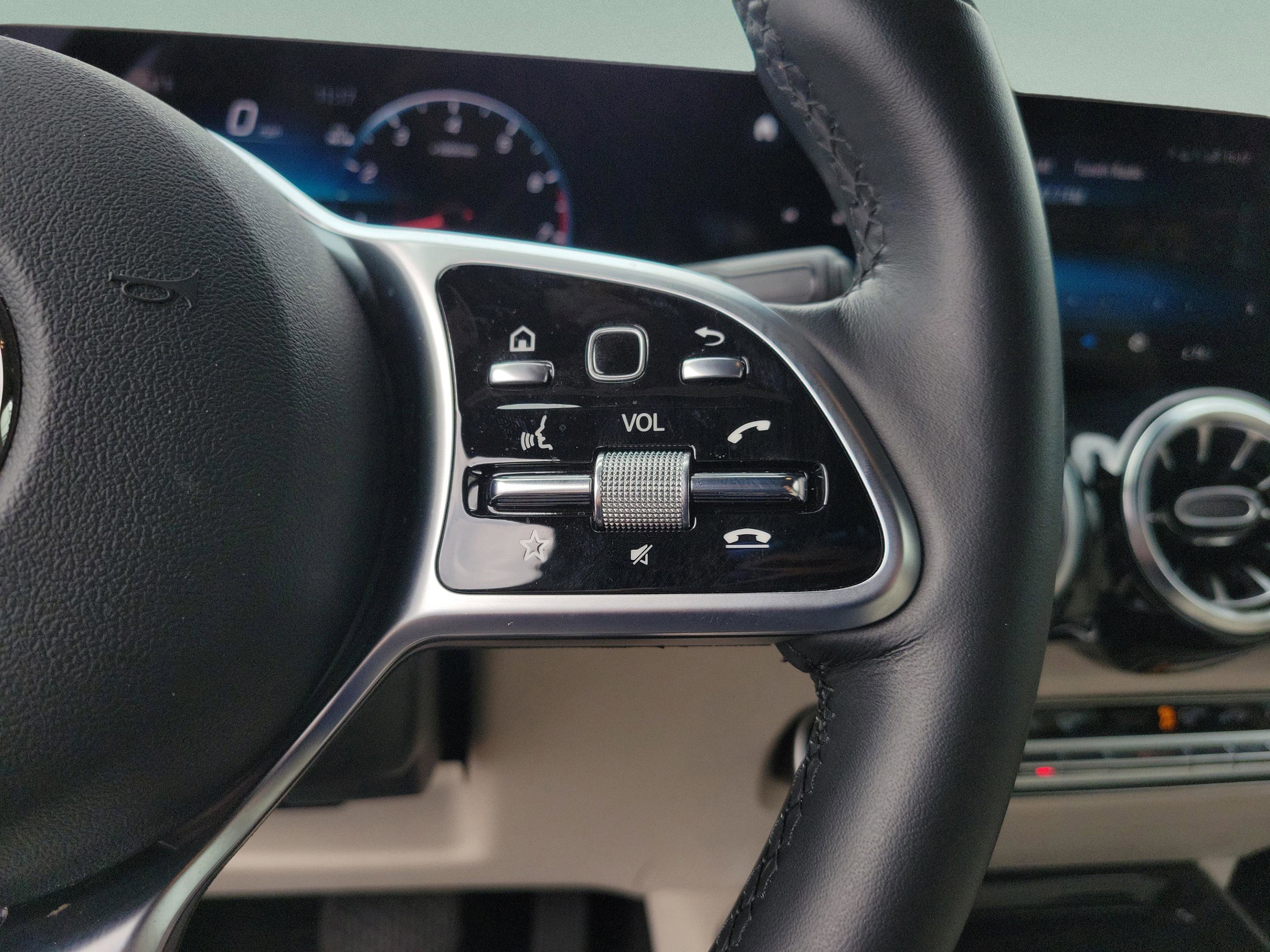 Certified 2023 Mercedes-Benz GLB 250 image 30