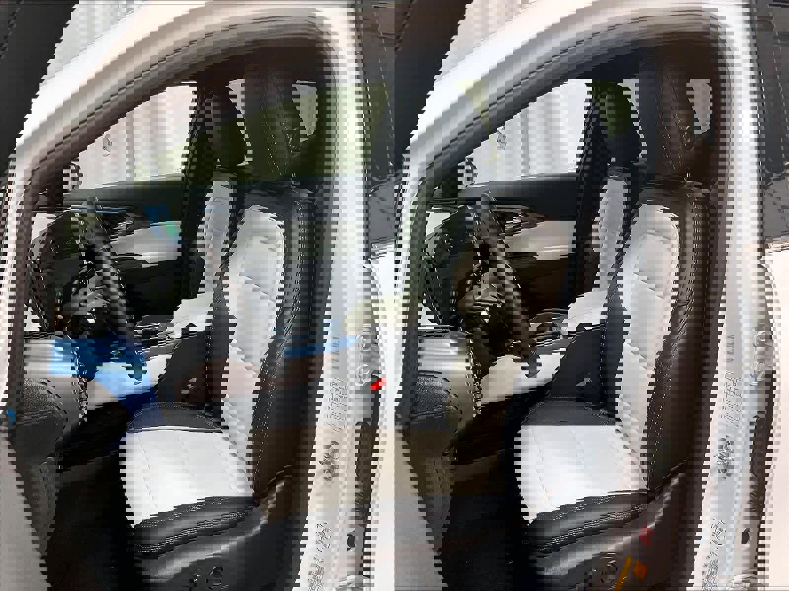 Used 2025 Chevrolet Equinox EV LT image 10