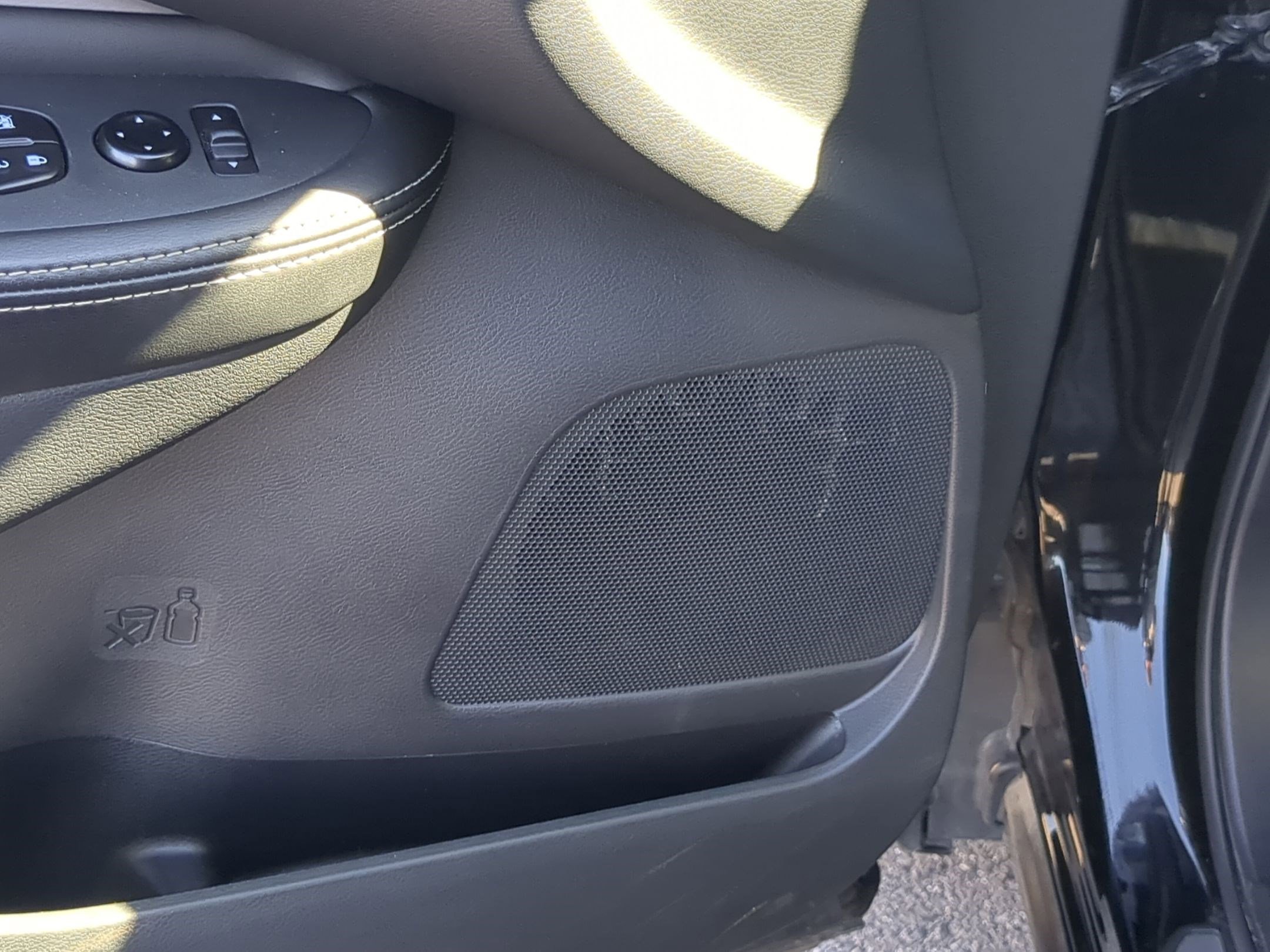 Used 2023 Nissan Murano SV image 15