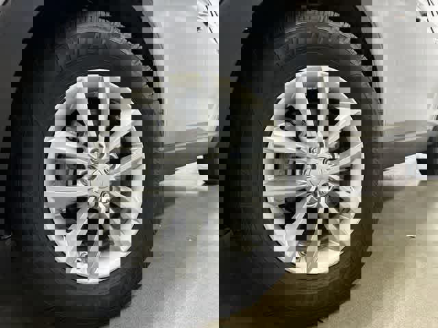 Used 2017 Kia Sorento LX w/ LX Convenience Package FWD image 28