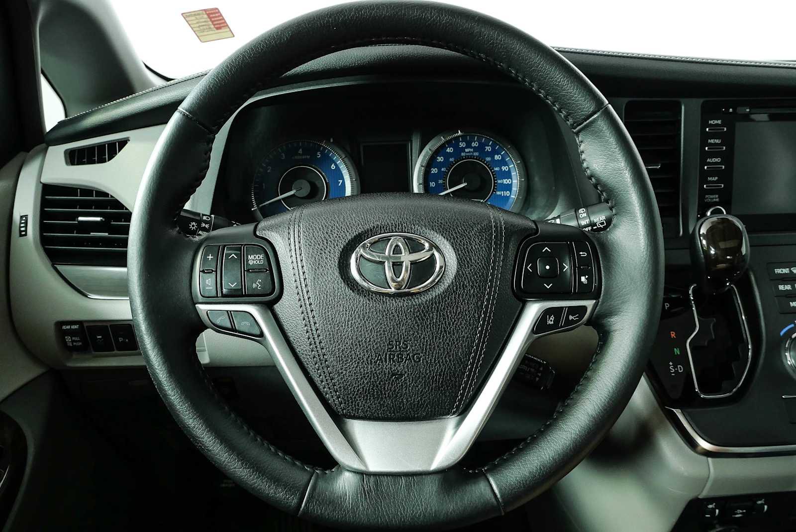 Used 2018 Toyota Sienna XLE w/ XLE Navigation Package FWD image 9
