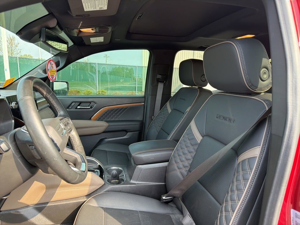 Certified 2025 GMC Canyon Denali image 14