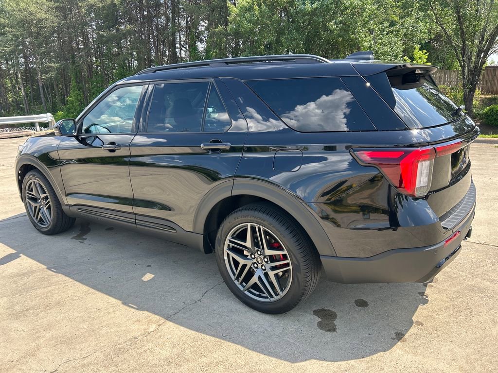 Used 2025 Ford Explorer ST-Line w/ ST-Line Street Pack AWD/4WD image 3