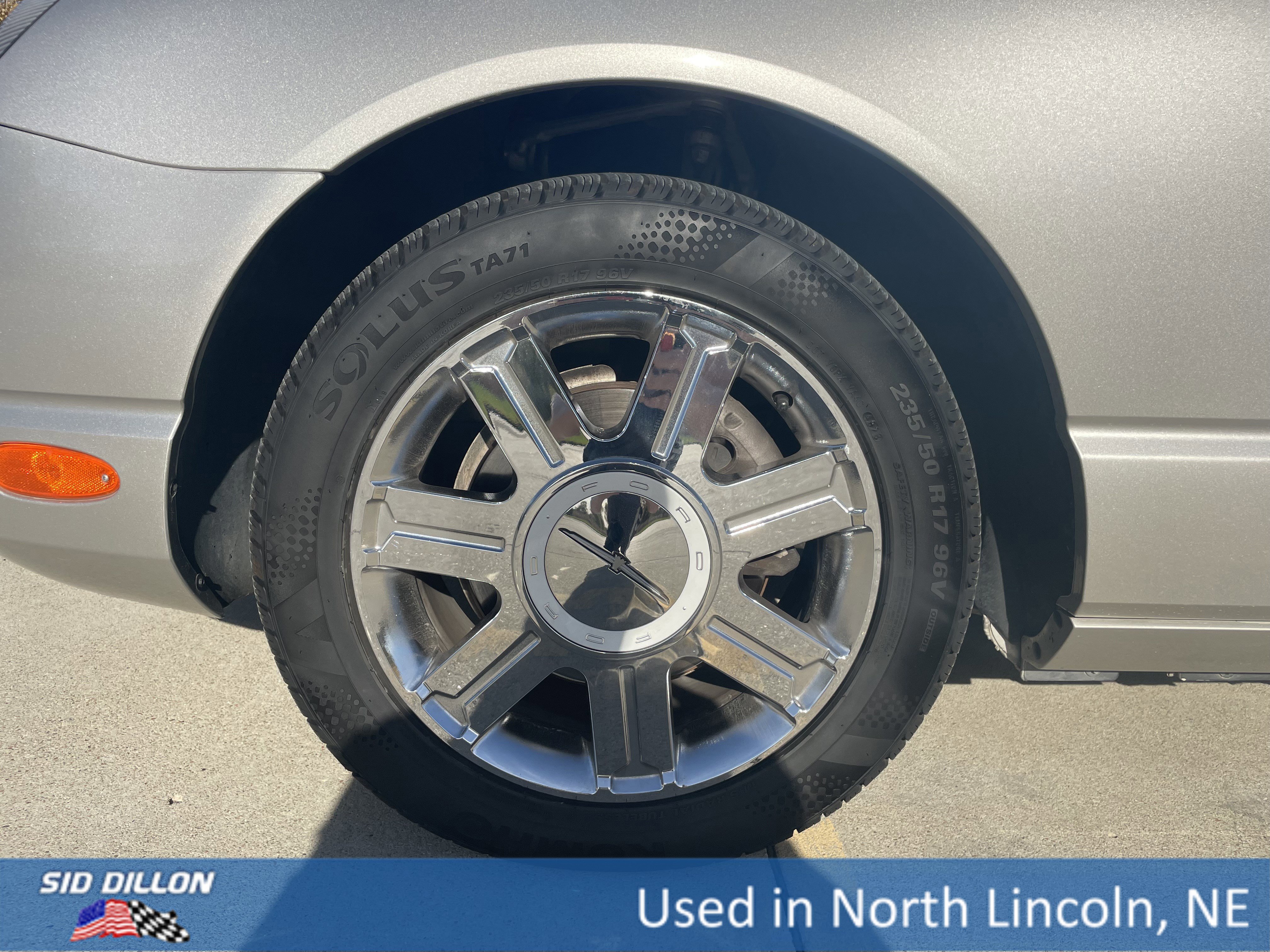 Used 2004 Ford Thunderbird Deluxe image 10