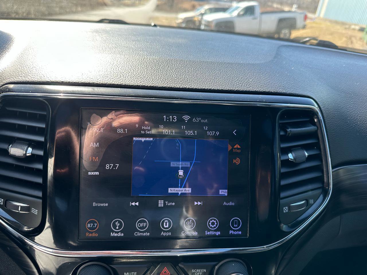 Used 2019 Jeep Grand Cherokee Altitude AWD/4WD image 14