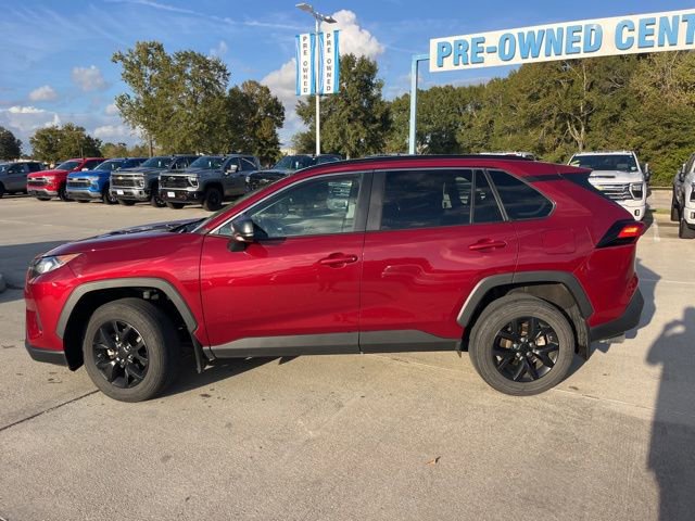 Used 2021 Toyota RAV4 LE FWD image 3