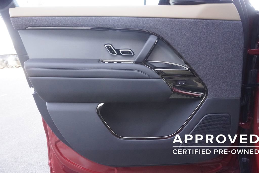 Used 2025 Land Rover Range Rover Sport Dynamic SE image 17