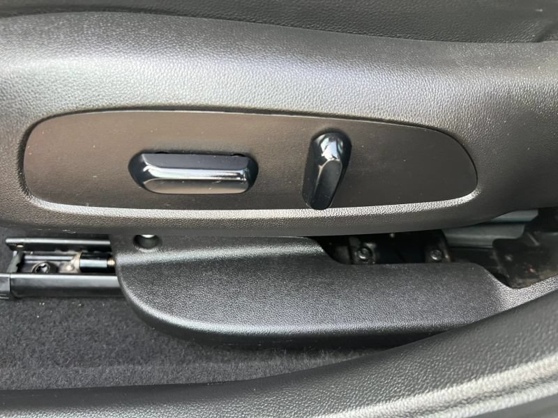 Used 2017 Chevrolet Cruze Premier FWD image 22