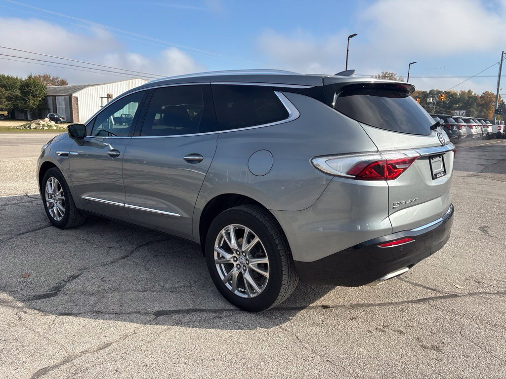 Used 2023 Buick Enclave Premium AWD/4WD image 10