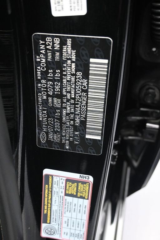 Used 2023 Hyundai Elantra Limited w/ Preferred Accessory Package FWD image 11