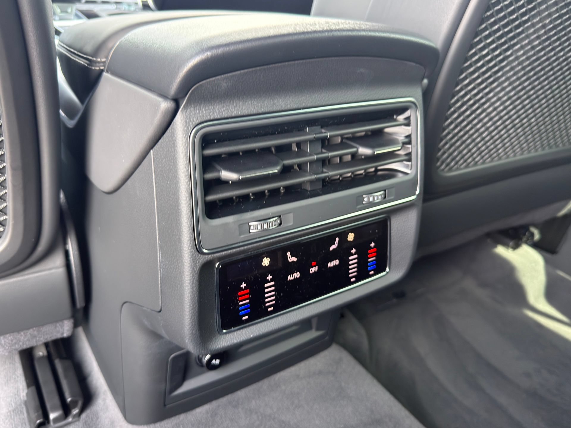 New 2026 Audi SQ8 Premium Plus AWD/4WD image 29