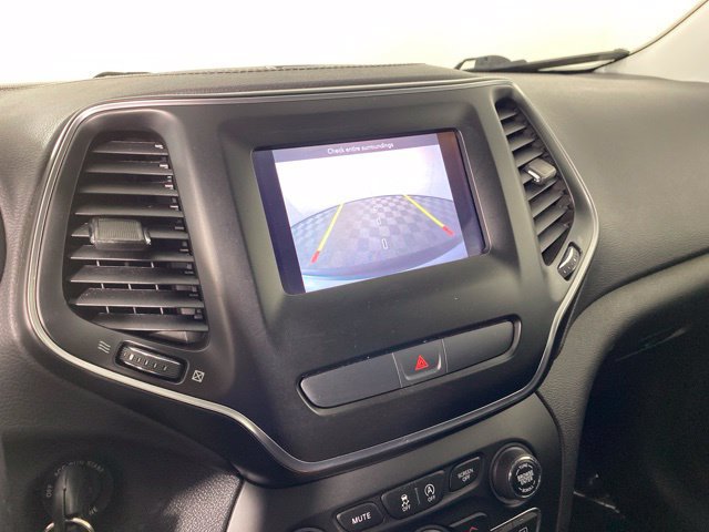Used 2019 Jeep Cherokee Latitude w/ Cold Weather Group FWD image 17