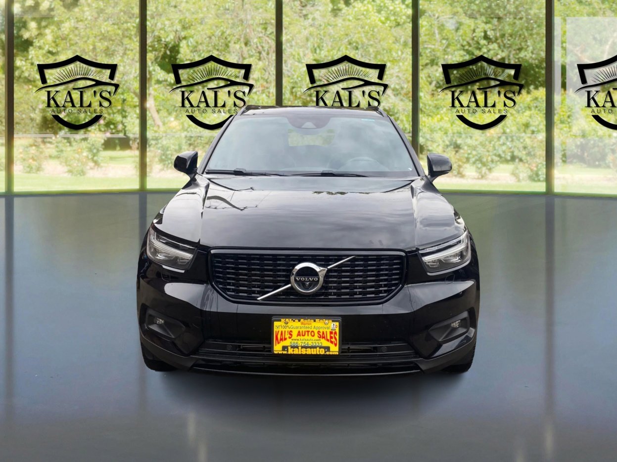 Used 2021 Volvo XC40 T5 R-Design image 2