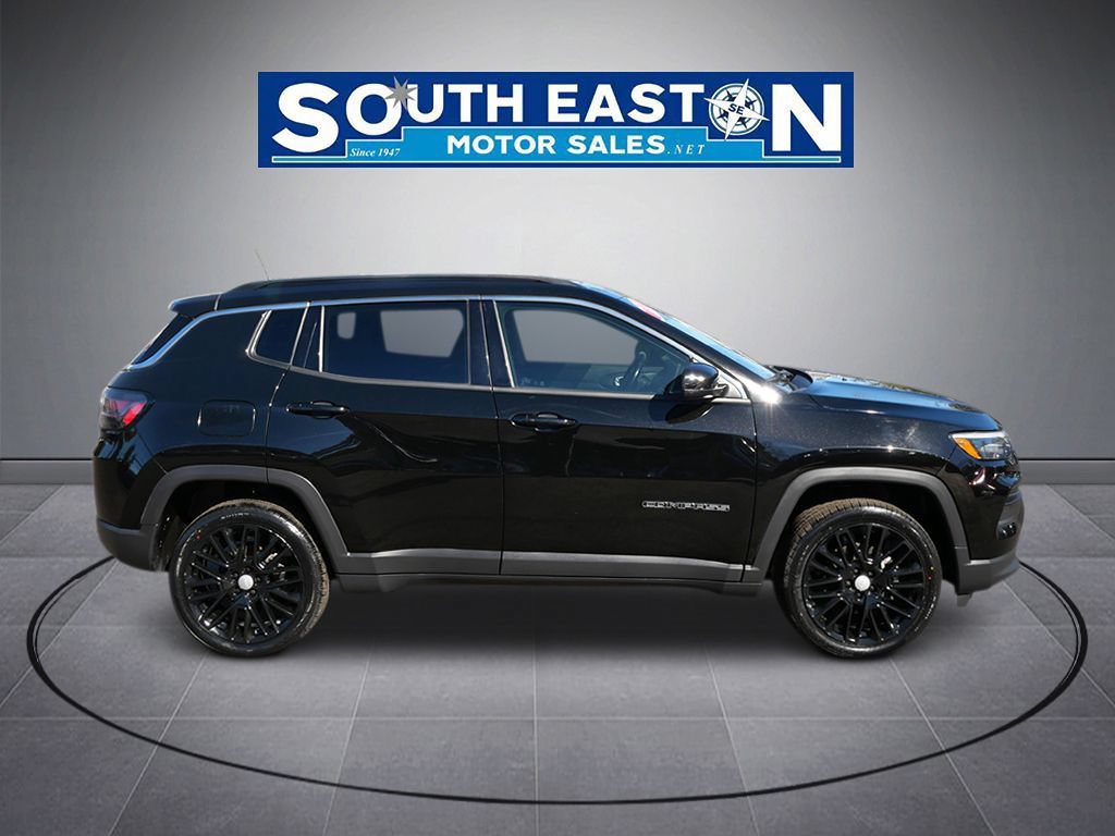 Used 2022 Jeep Compass Latitude w/ Sun and Sound Group AWD/4WD image 8