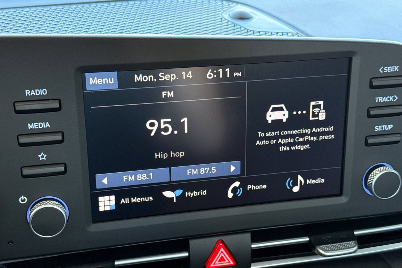 New 2026 Hyundai Elantra Hybrid FWD image 16