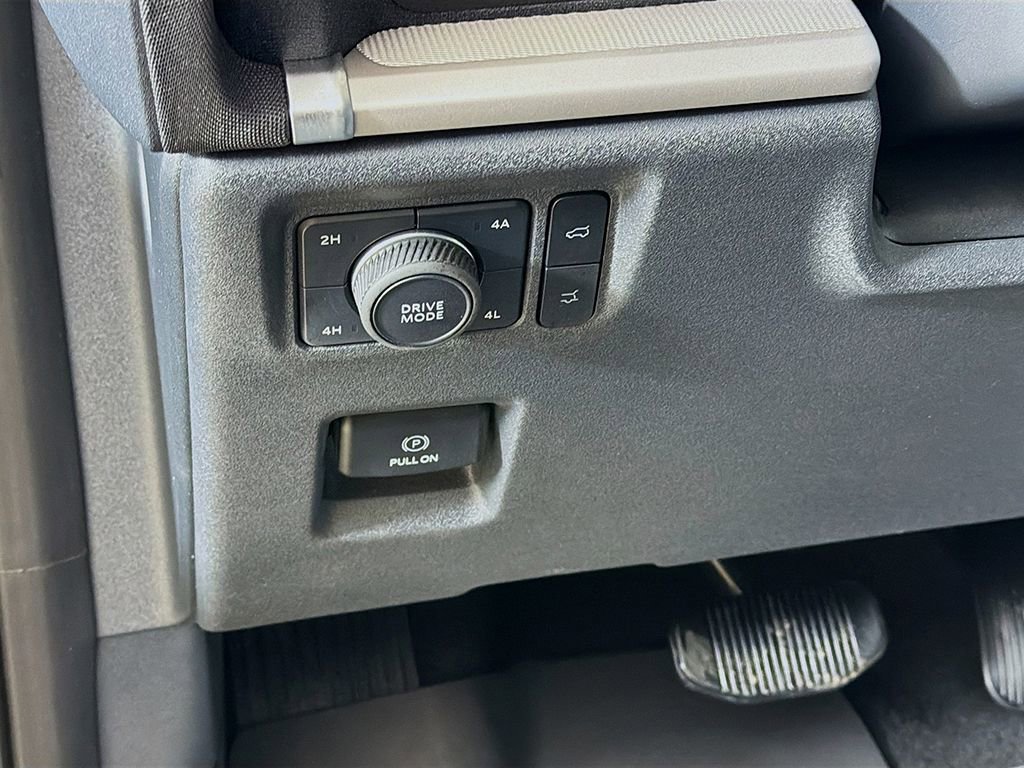 Used 2025 Ford Expedition Active image 30