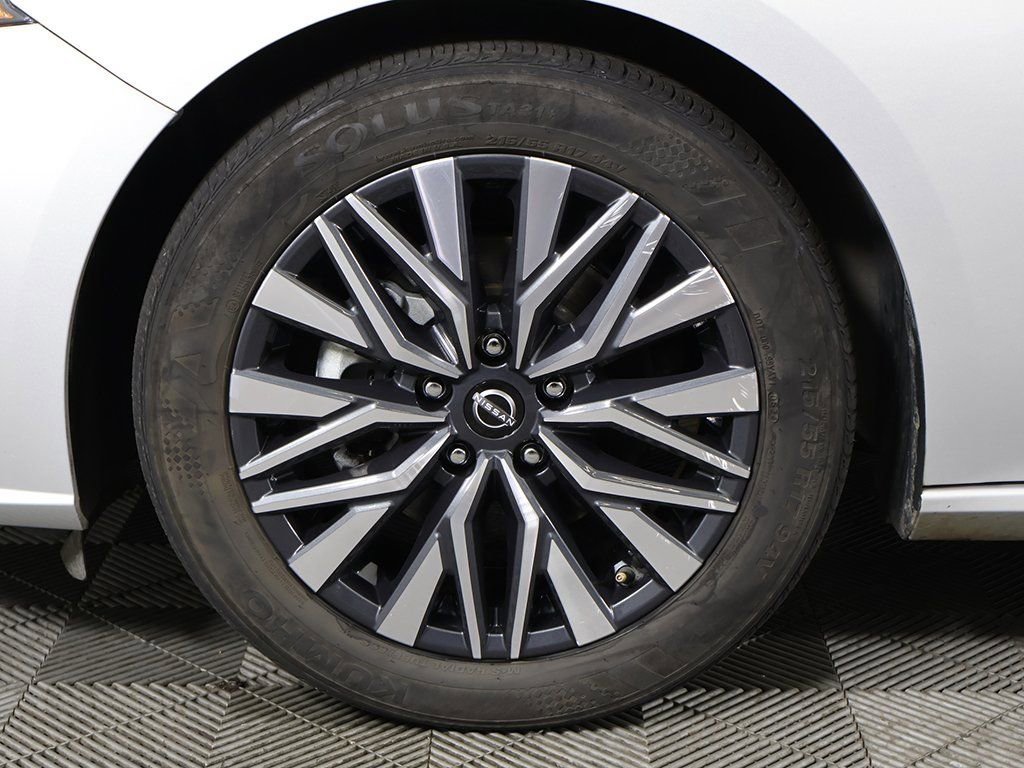 Used 2024 Nissan Altima 2.5 SV image 14
