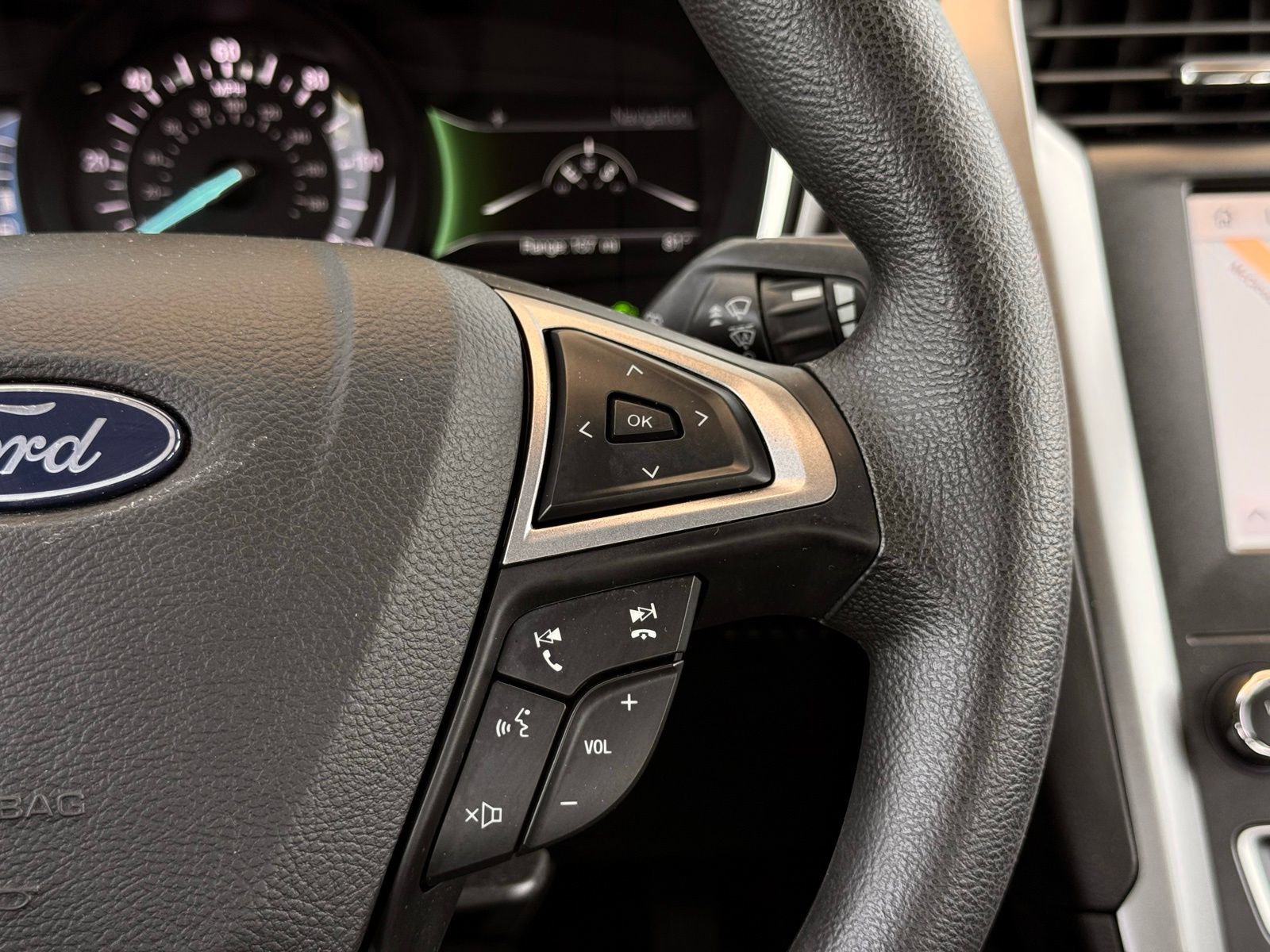 Used 2020 Ford Fusion SE FWD image 29