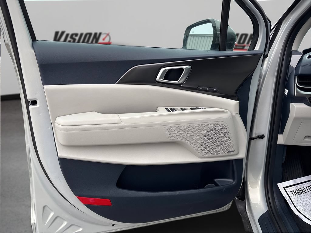 New 2025 Kia Carnival SX Prestige FWD image 17
