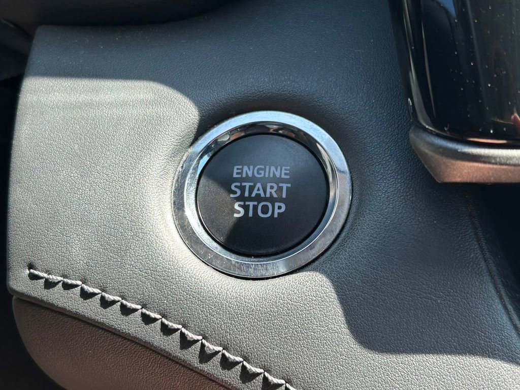 Used 2023 Toyota Highlander XLE image 29